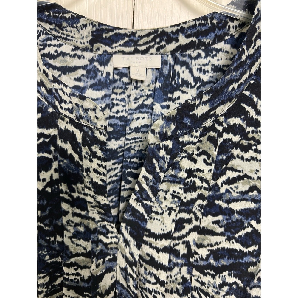 Talbots Womens Blouse Size‎ Small Blue Black Abstract Animal Print Pleated Front - Picture 4 of 16